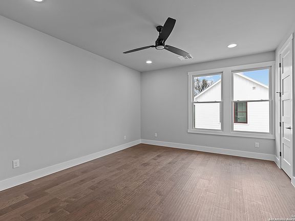 5th image of 311 E Evergreen St Bldg 13