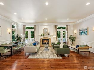 8380 SE 43rd St, Mercer Island, WA 98040