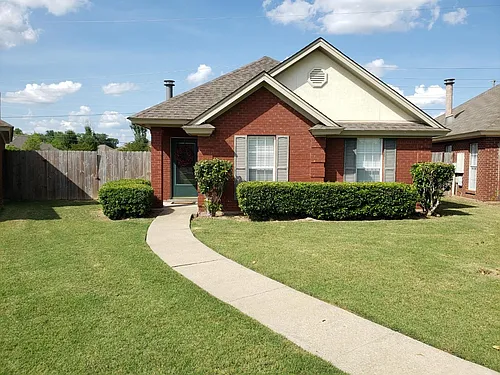1113 Stafford Dr Photo 1