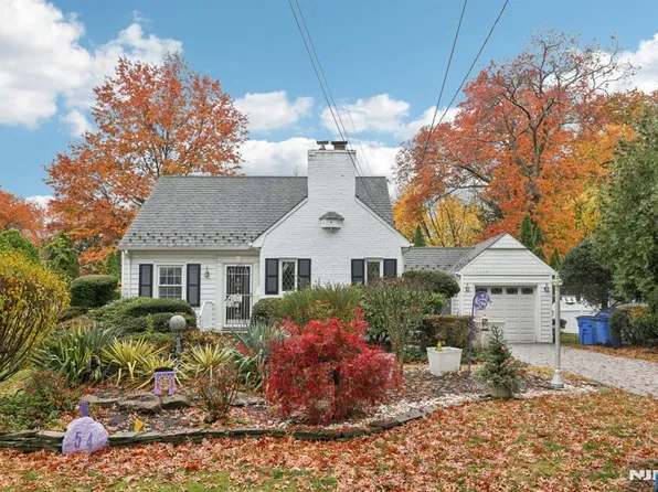 54 Oak Ave, Tenafly, NJ 07670
