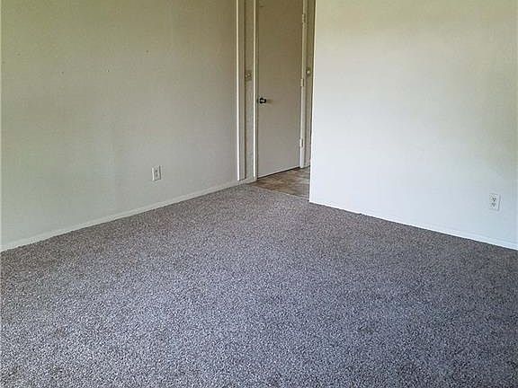 4th image of 415 Brownstone Dr