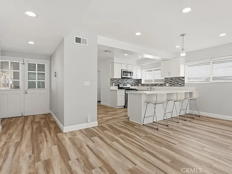 9754 Yolanda Ave — Photo 5
