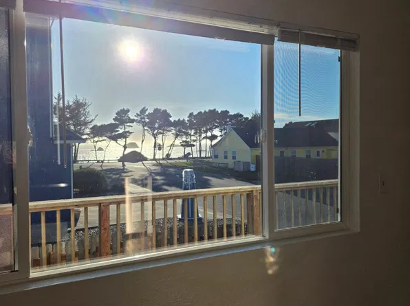 111 Whaleview Ct, Crescent City, CA 95531