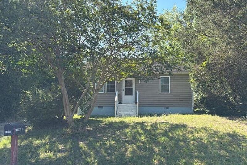 1st image of 105 Bethune Dr