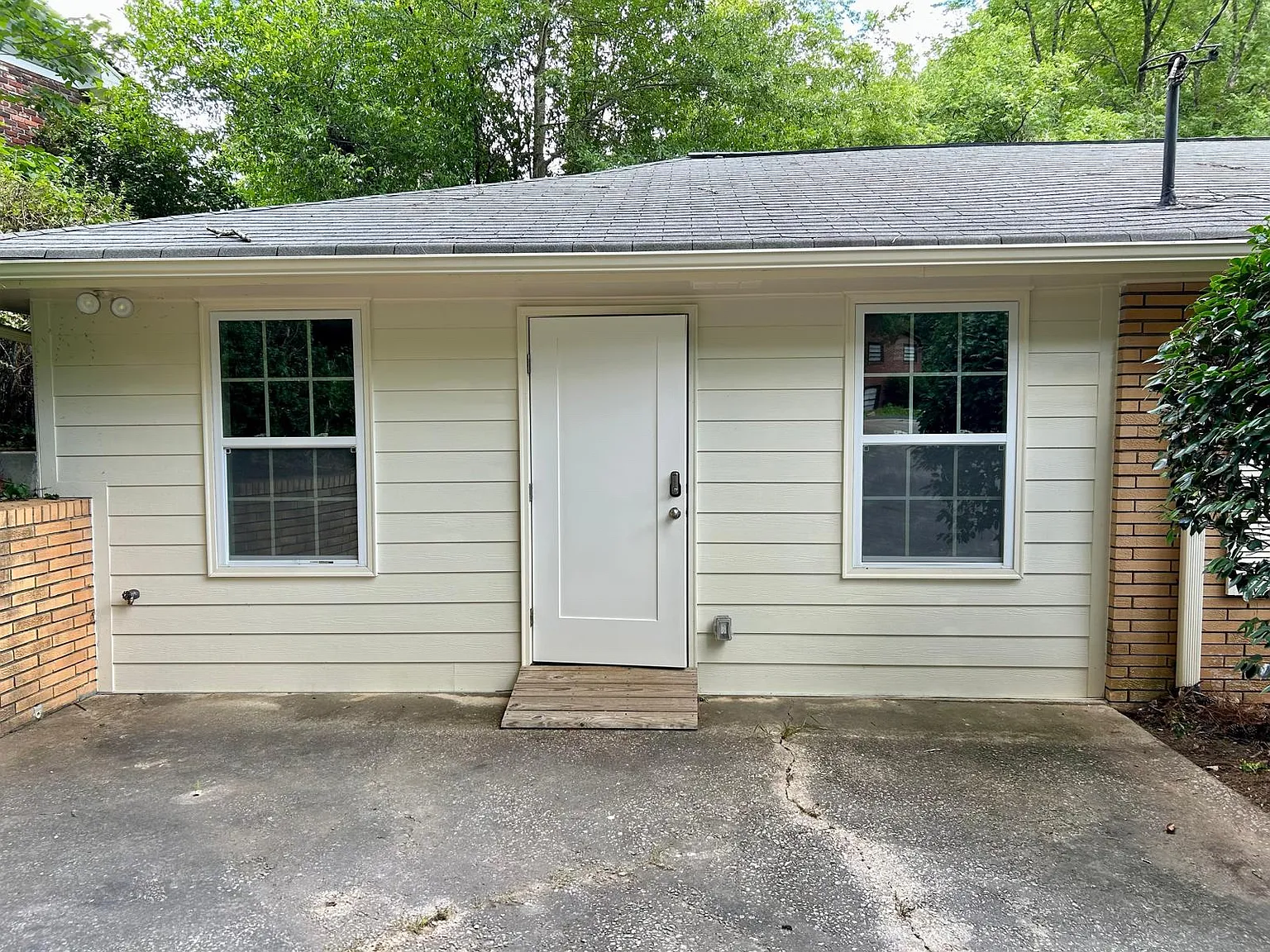 1171 Arborvista Dr NE — Photo 3
