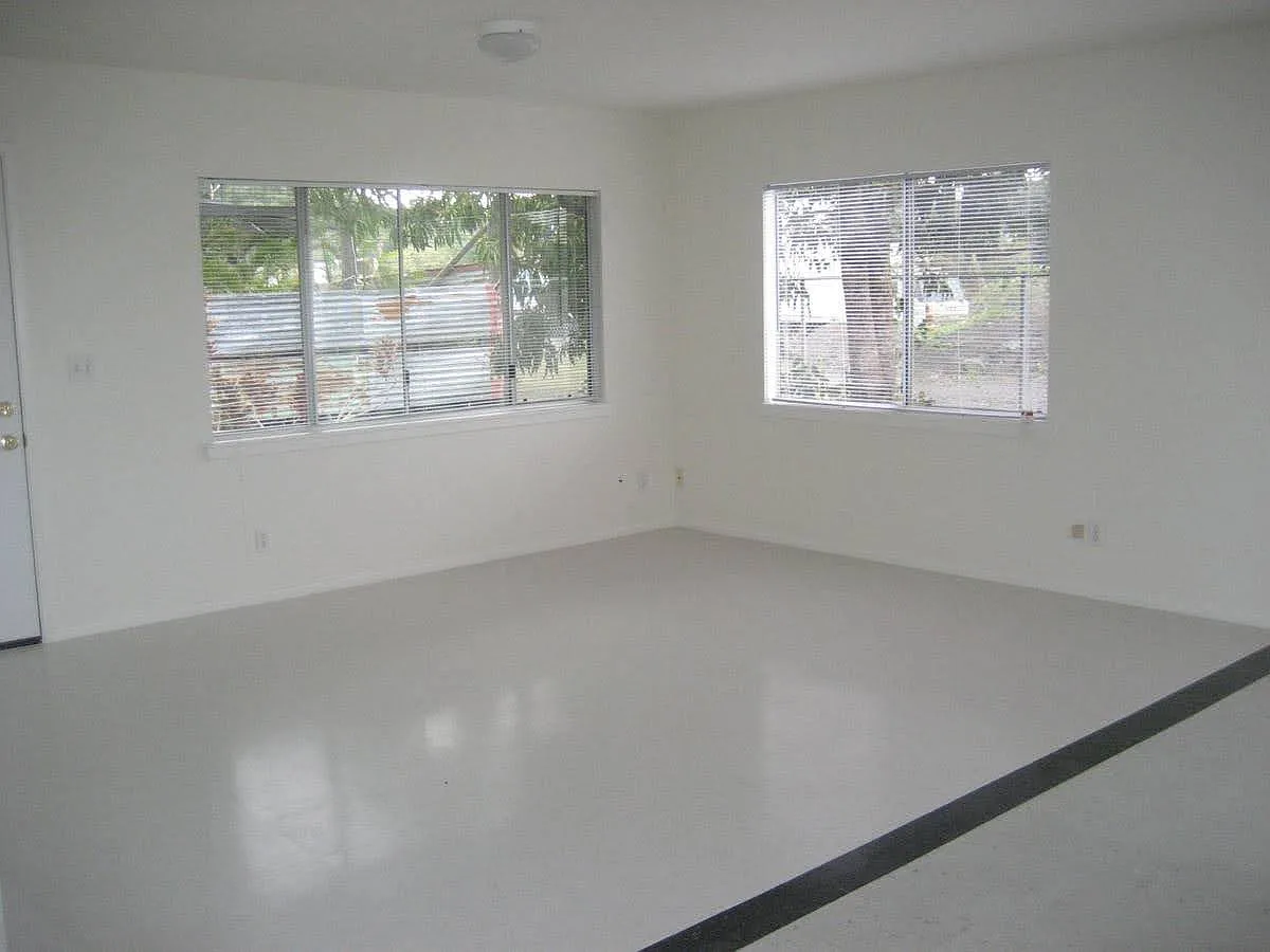 3 bed, 880 sqft, $2,100 — Photo 2