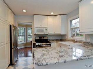 241 Ascot Ln, Streamwood, IL