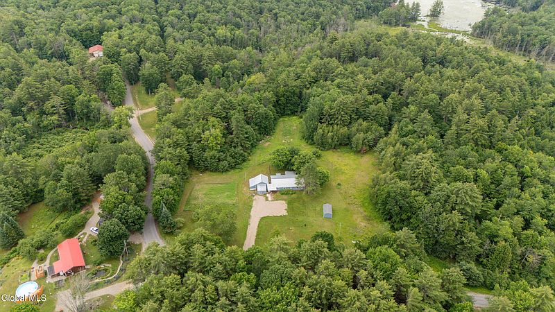 3rd image of 404 North Road