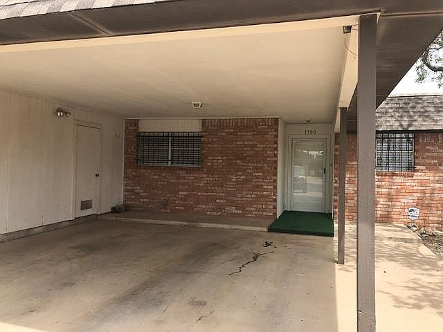 1st image of 1300 Tanglewood Ln