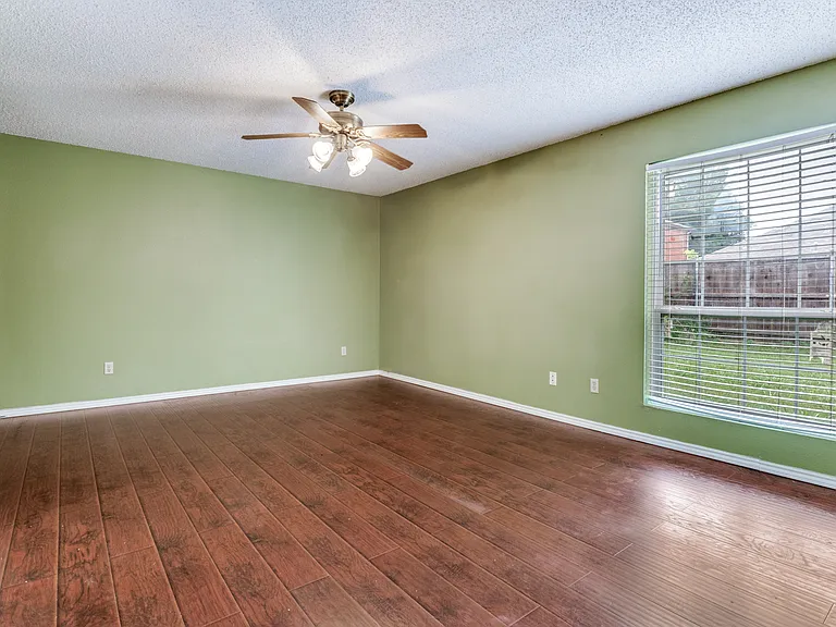 528 Lester St — Photo 21