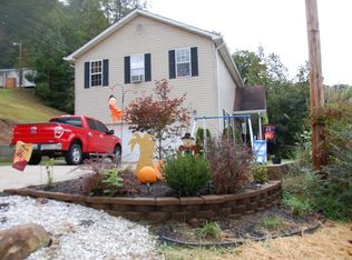 21 Haddix Rdg, Hazard, KY 41701