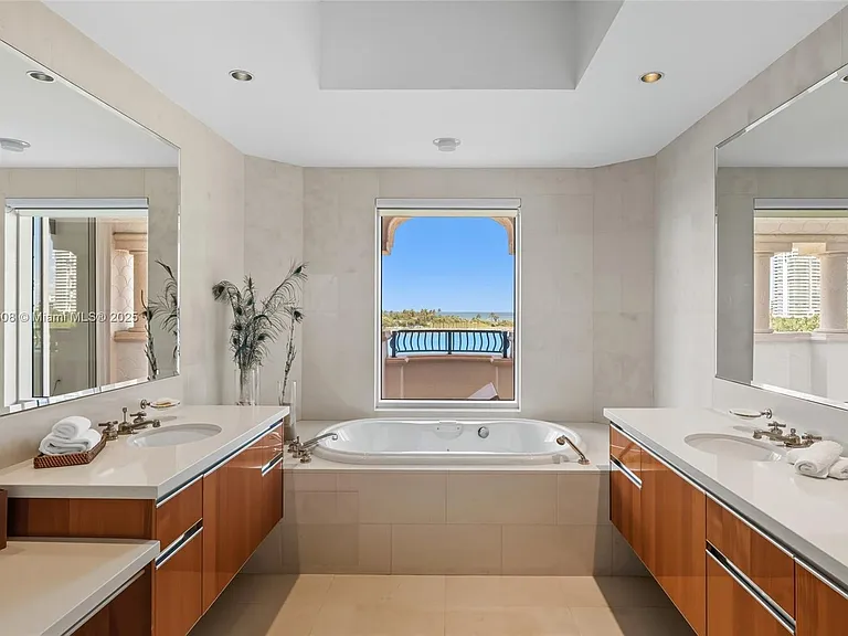 7141 Fisher Island Dr #7141 — Photo 21