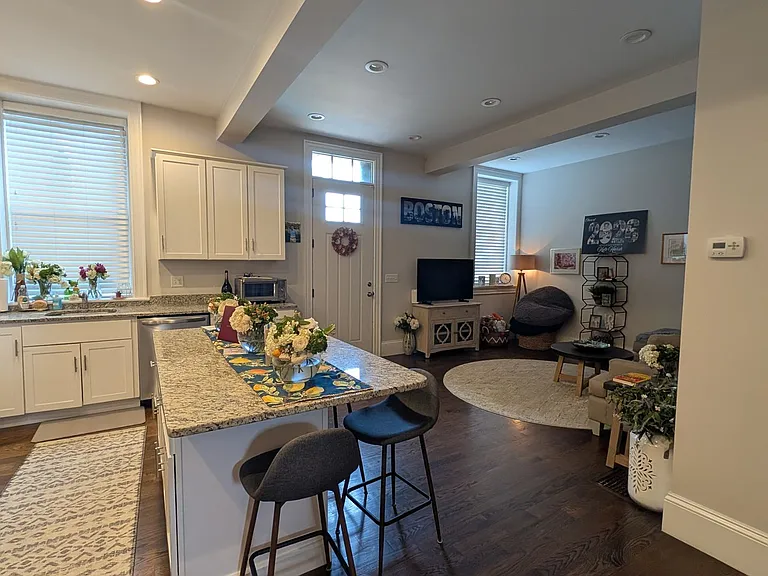 2044 Beacon St #4A — Photo 6