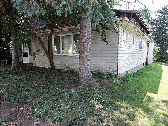 2nd image of 210 Union Ave