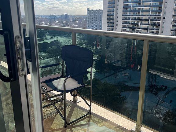 4th image of 812 Burnhamthorpe Rd W #1409