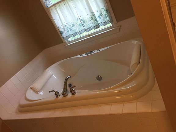 2nd image of 523 Foxcross Dr