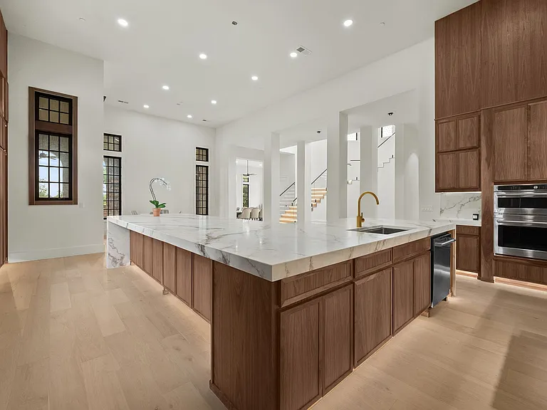 5345 Monterey Dr — Photo 11