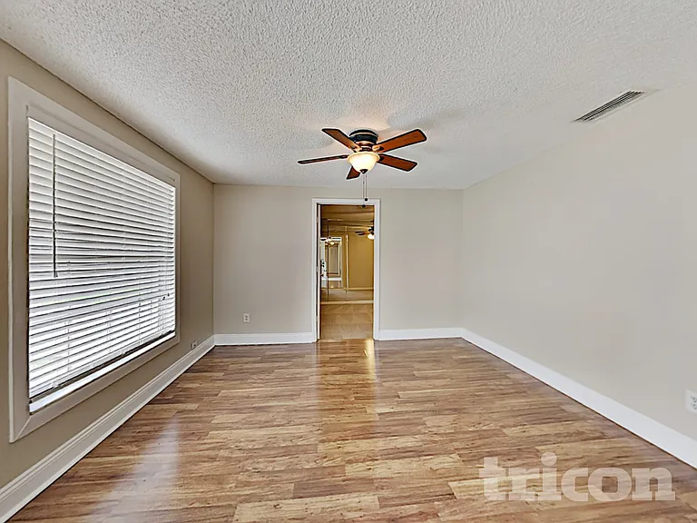2308 Selkirk St — Photo 21