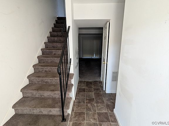 4th image of 2378 Hill St
