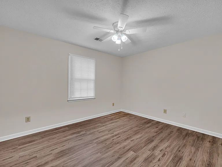 153 Creekwood Dr — Photo 11