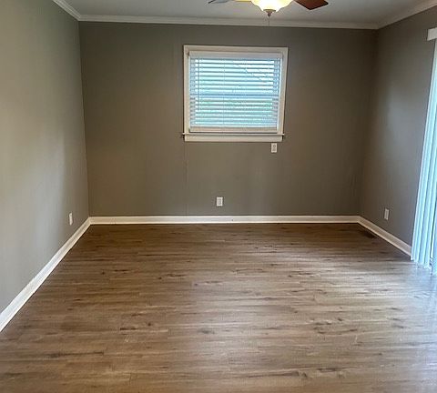 3rd image of 2608 Crump Dr