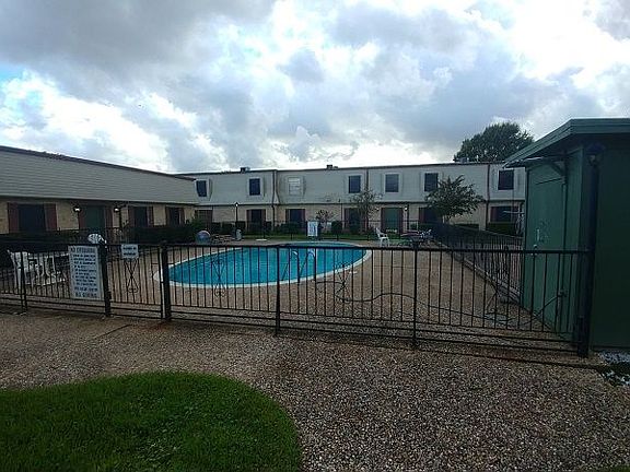 3rd image of 2901 Helena Ave APT 606