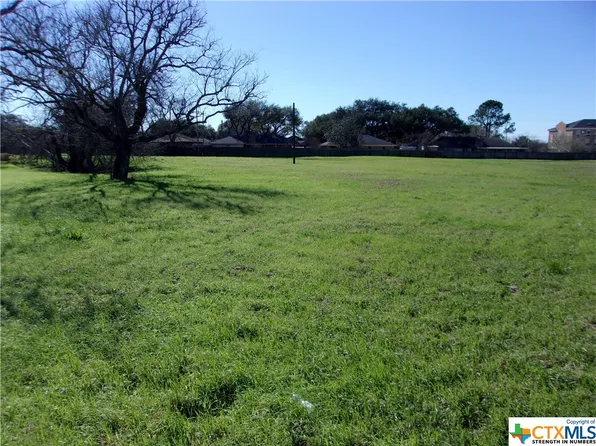 5902 Dairy Rd, Victoria, TX 77904