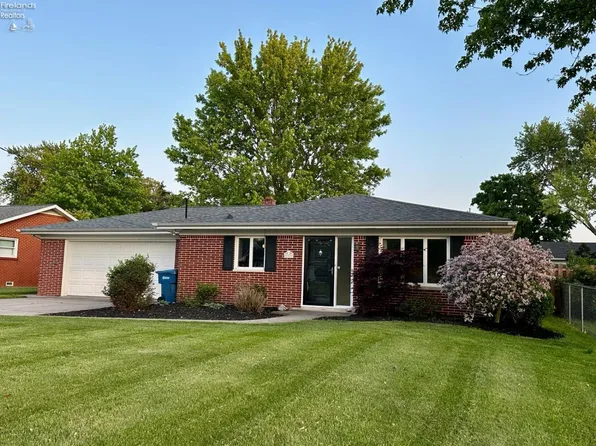 117 E Ottawa St, Oak Harbor, OH 43449