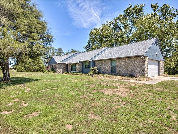 3rd image of 18 Cedar Creek Dr
