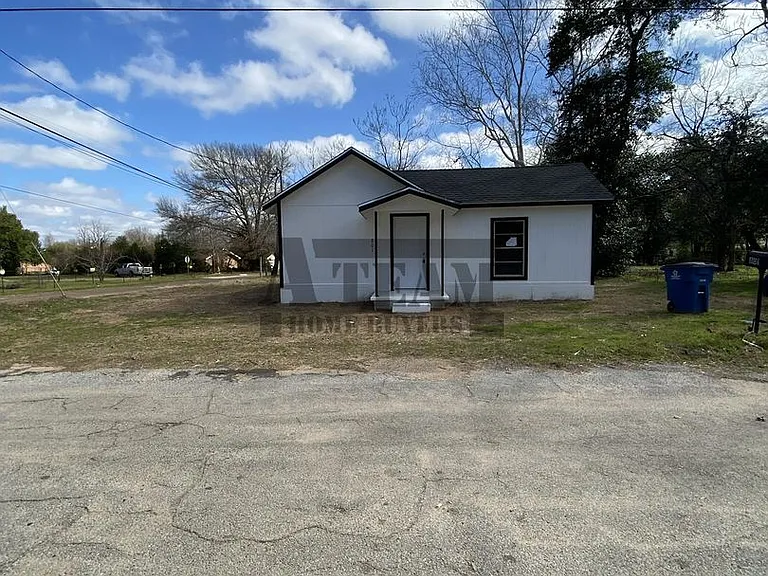 801 Walnut St — Photo 2