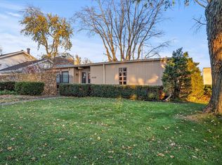916 Mayflower Ave, Bloomington, IL