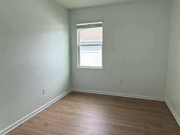 16493 Champlain St — Photo 18