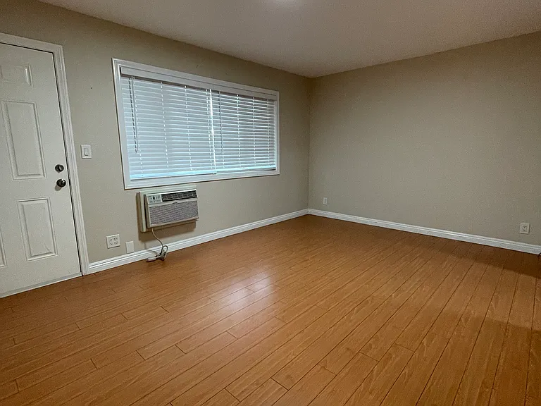 7261 Amigo Ave #10, Reseda, CA 91335 — Photo 4