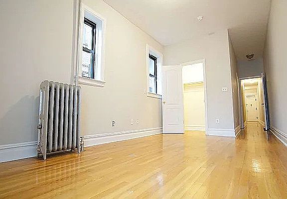 5th image of 205 Saint James Pl APT 2R