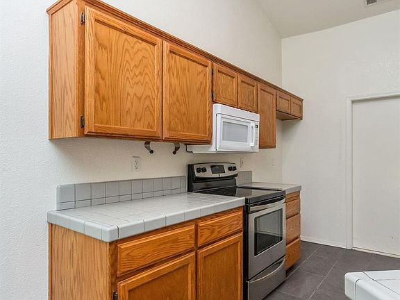 5th image of 1025 Yellowstone Dr
