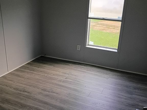 4th image of 5045 Nadlie St
