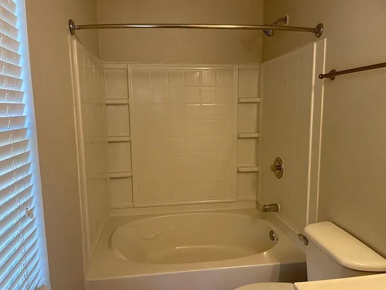 820 Eagle Dr — Photo 8