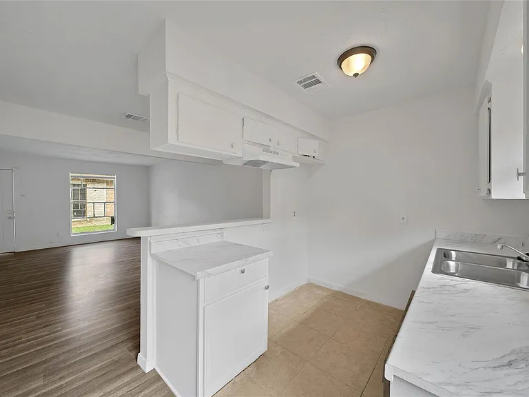 10006 Neuens Rd #1 — Photo 6