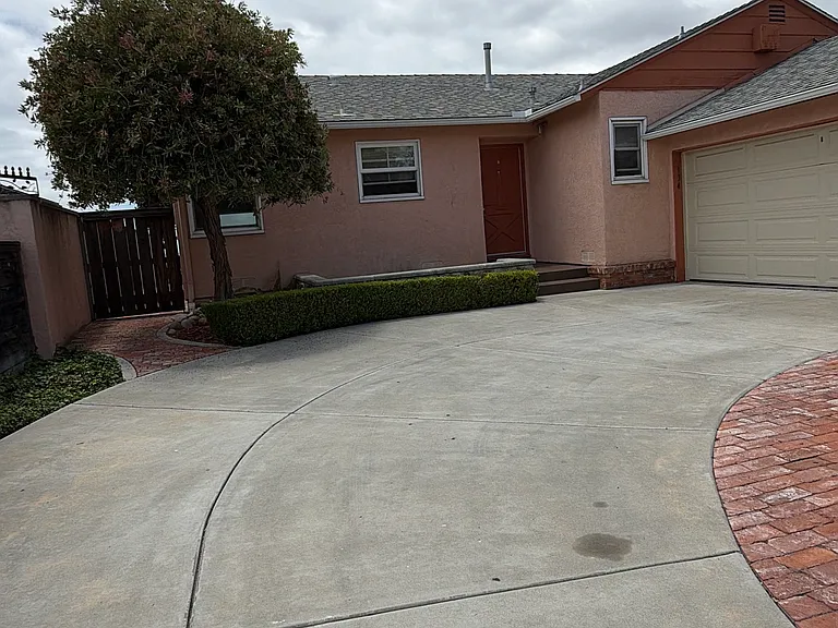 134 Las Flores St — Photo 8