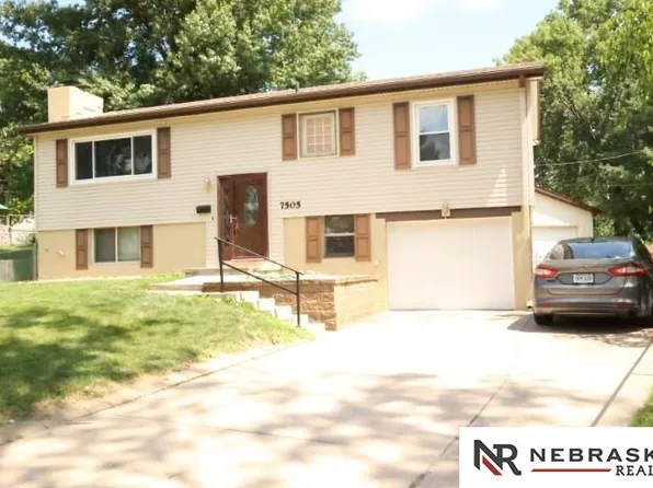 7505 Susan Ct, La Vista, NE 68128
