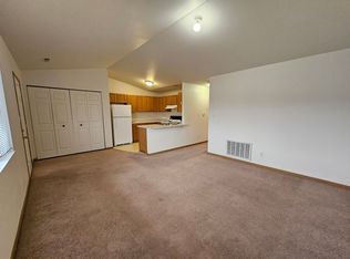 961-981 W Emmons St #96107, Hiawatha, IA 52233