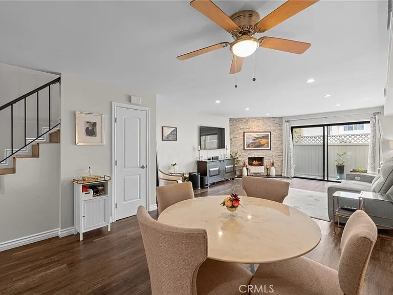 545 E Cypress Ave #F — Photo 7