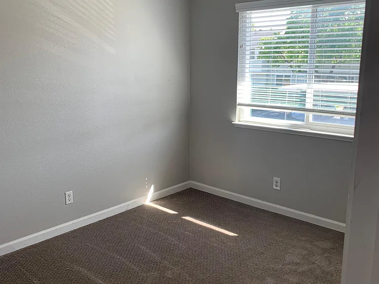 1443 Spring Valley Cmn — Photo 33