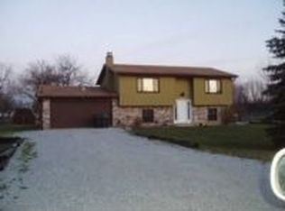 7326 Kirtwood Dr, Temperance, MI 48182