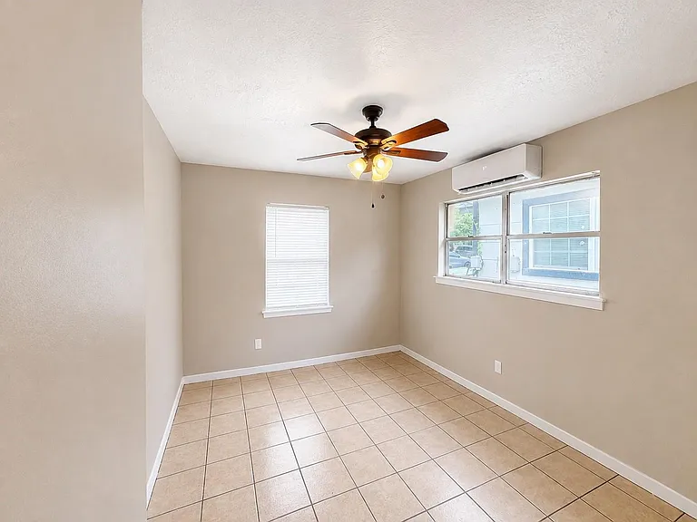 2401 Hadley Ave — Photo 9