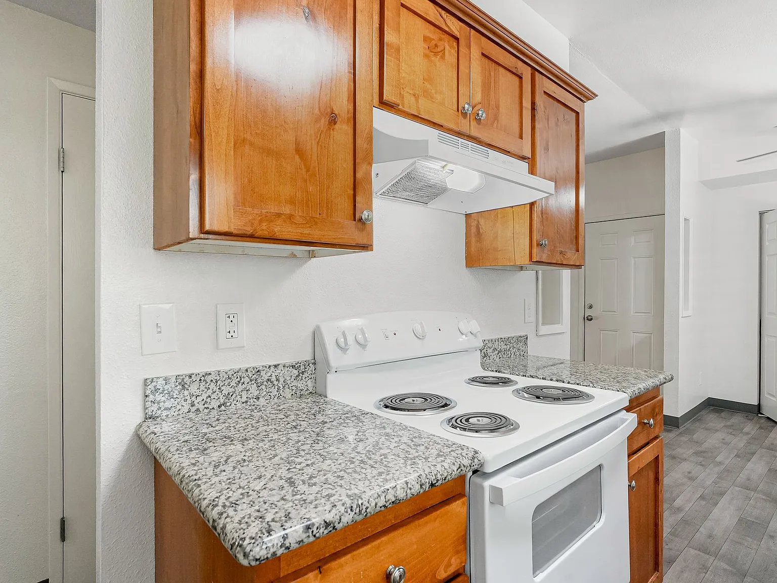 Erin Court Apartments - Call today for a tour ! — Photo 4