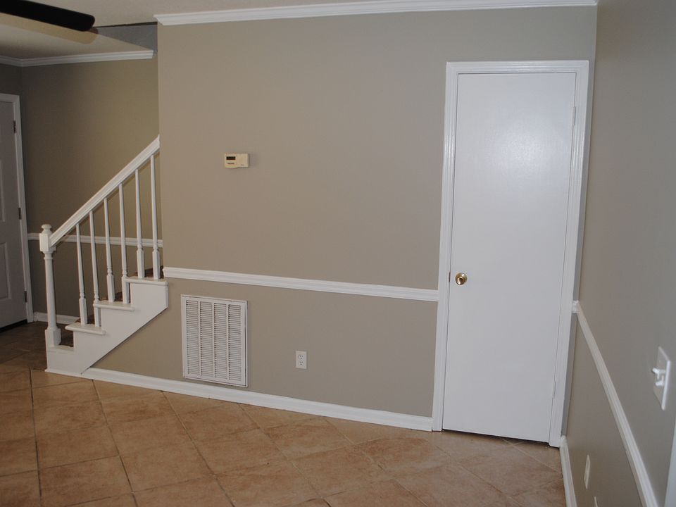 1st image of 1605 Hackberry Ln APT 10