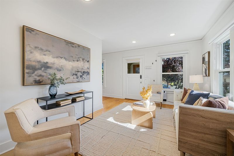 2nd image of 6731 27th Avenue NW