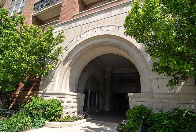1st image of 1350 W Fullerton Ave APT 309