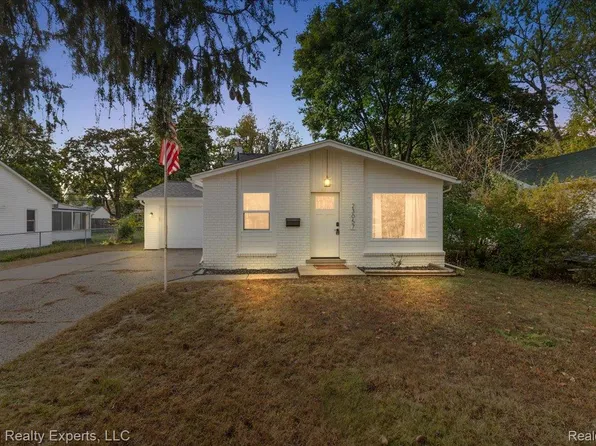 23057 Hawthorne St, Farmington, MI 48336